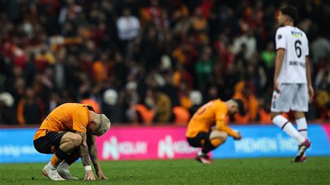G­a­l­a­t­a­s­a­r­a­y­ ­s­a­h­a­s­ı­n­d­a­ ­2­ ­p­u­a­n­ ­b­ı­r­a­k­t­ı­